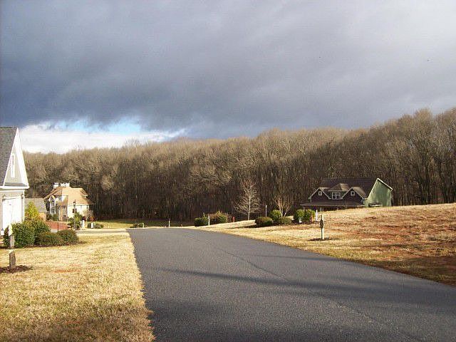 2nd image of 302 Old Clarkesville Mill Rd