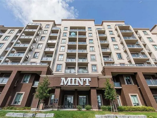 2490 Old Bronte Rd #221, Oakville, ON L6M 0Y5