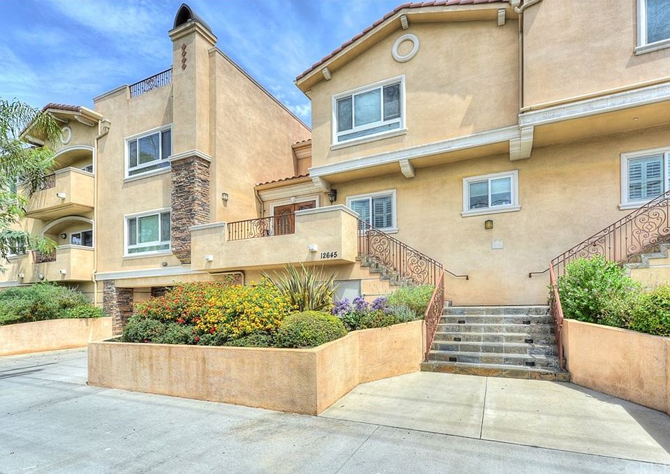 1st image of 12645 Oxnard St Unit 4
