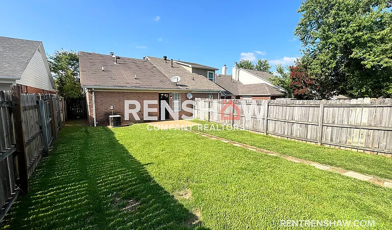 6883 Manslick Rd — Photo 10