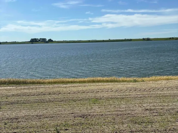 111 Lakeside Dr, Dawson, ND 58428