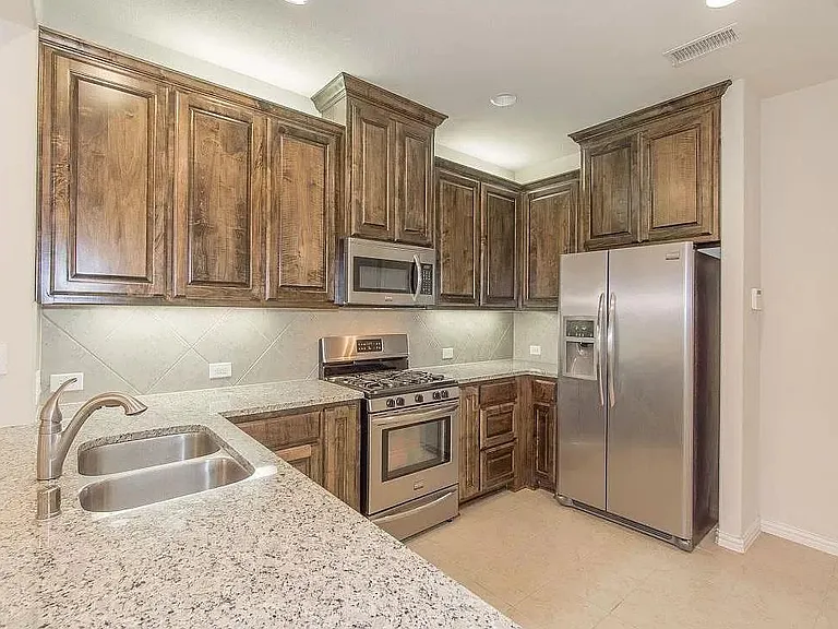 623 Matthew Pl — Photo 7