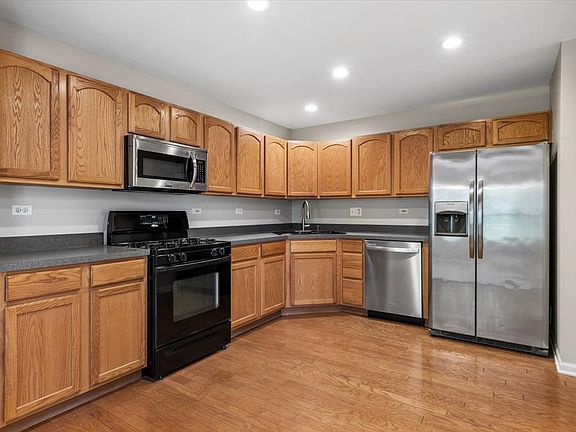 5th image of 2366 Foxmoor Ln