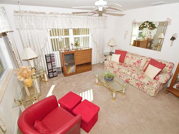 4th image of 8440 56th Way N