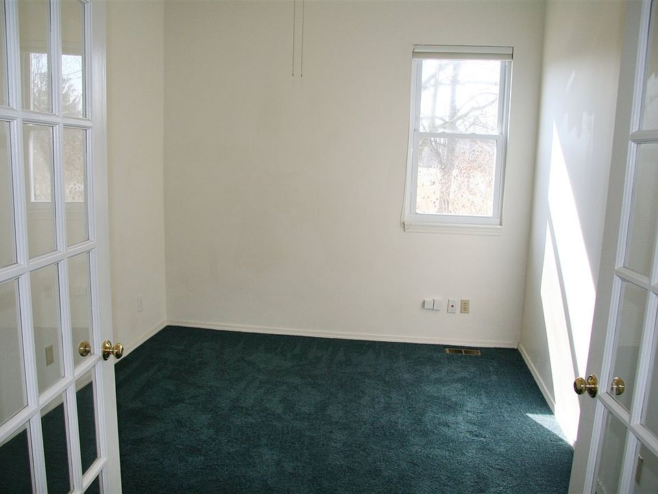 1st image of 600 E Winslow Farm Dr