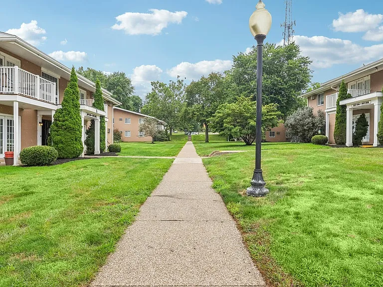 Stroll through the beautifully landscaped grounds at University Oaks Apartments near Kent State University.