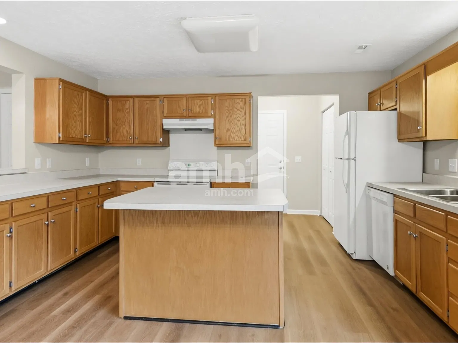 3 bed, 2.5 bath, 1550 sqft, $2,225 — Photo 4