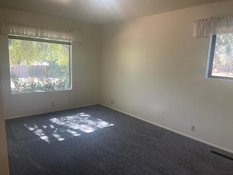 2044 Sunrise Cir — Photo 15