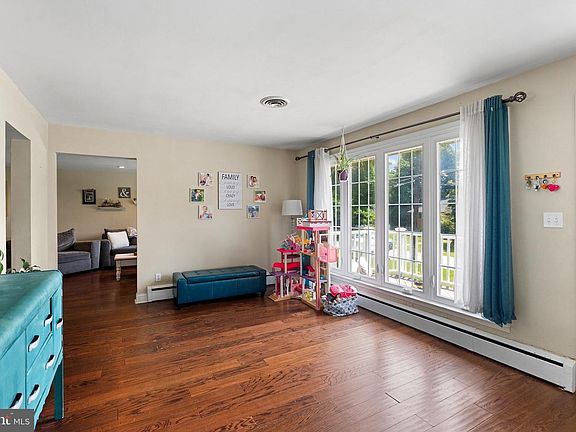 3rd image of 504 Spring Ave