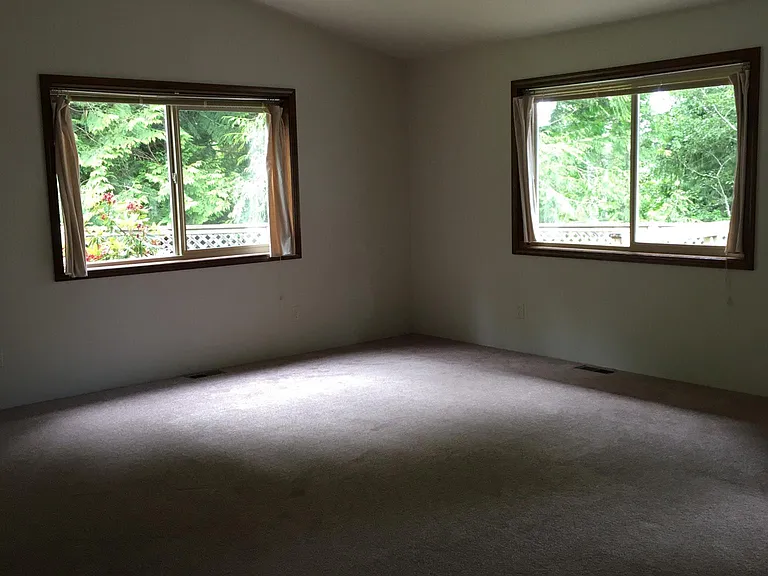 Front room with vaulted ceilings