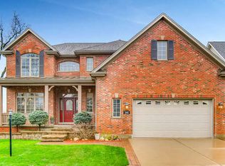 2081 Windham Cir, Wheaton, IL 60187