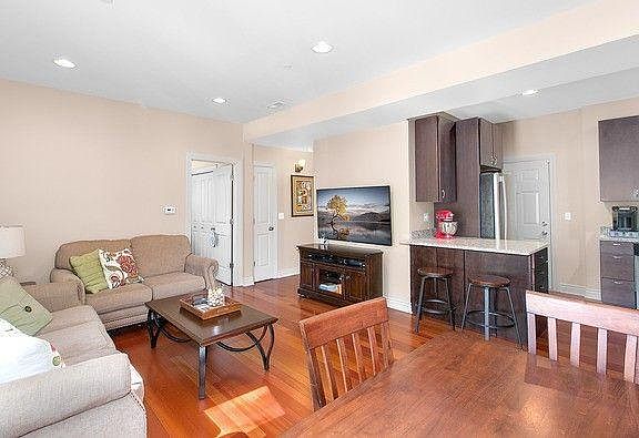 3rd image of 1954 W Newport Ave #2