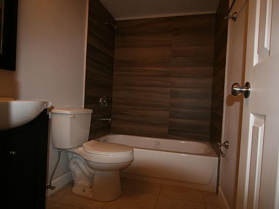 3rd image of 3315 Eisenhower Dr