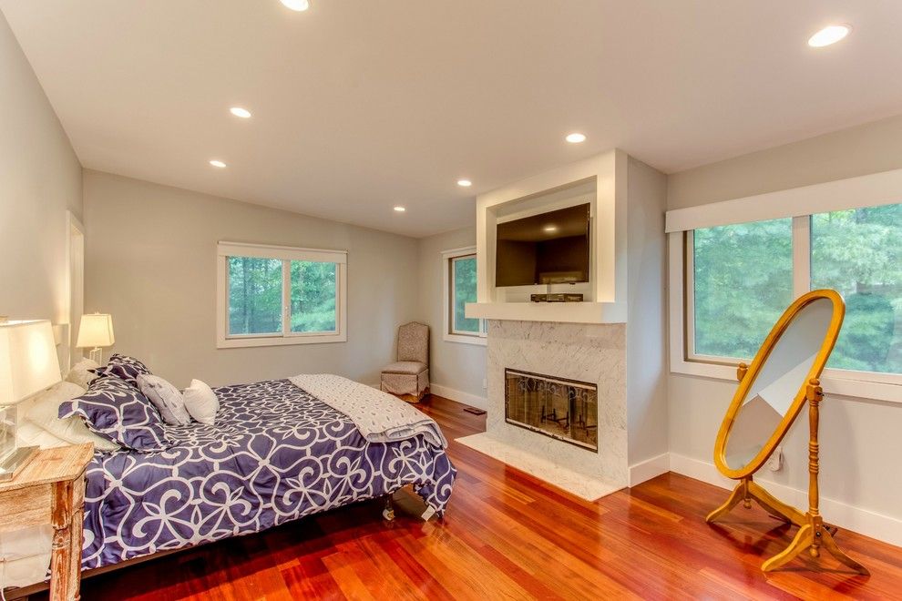  LARGE MASTER BEDROOM WITH LOTS OF WINDOWS