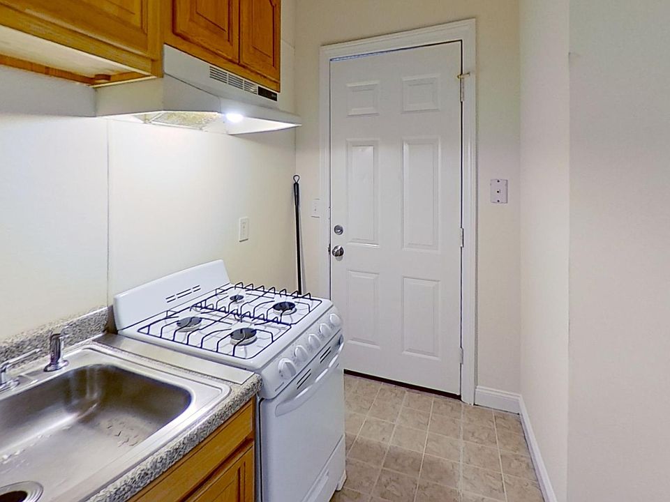 2nd image of 185 Thomas Burgin Pkwy #2