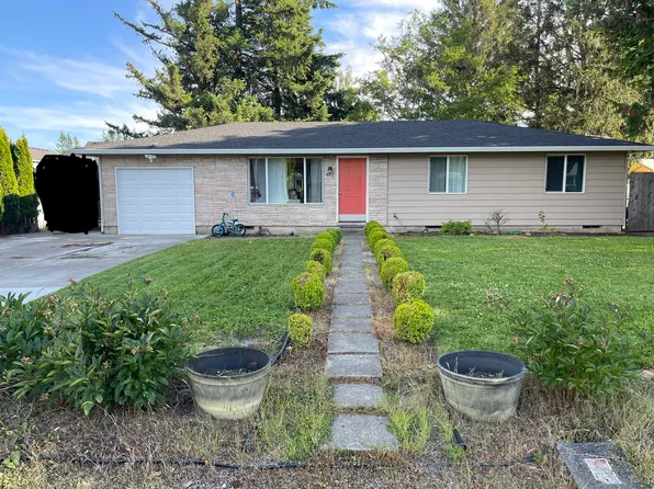 802 SW 15th St, Troutdale, OR 97060