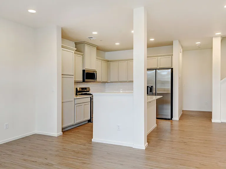 4954 Denys Dr — Photo 2