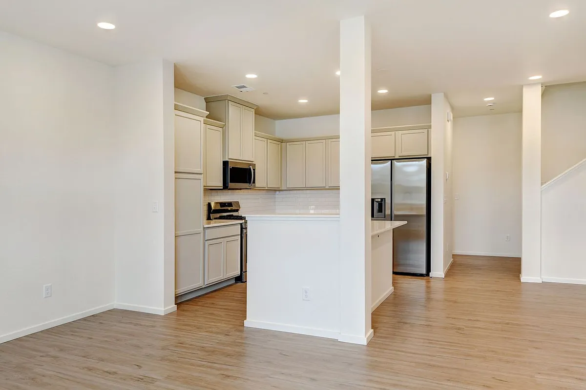 Building Photo - 4954 Denys Dr
