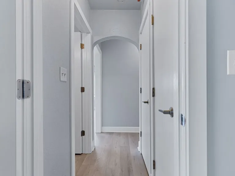 Lake Street Apartments | Downtown Kirkland | Renovated Units Just Steps from Marina Park — Photo 14