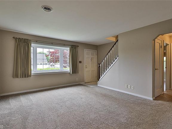 4th image of 3712 Greenway St