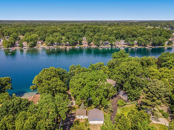 4th image of 470 E Gull Lake Dr