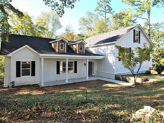 2nd image of 4035 Sussex Pl NE