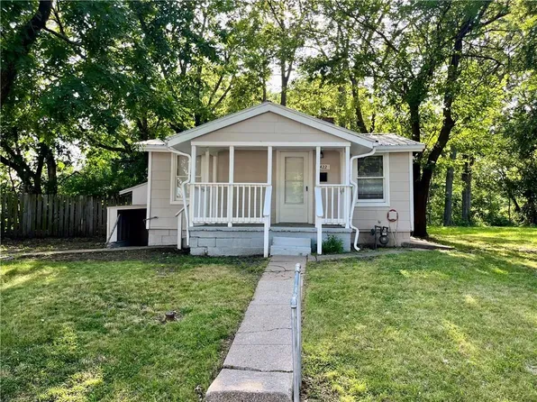 1422 S Appleton Ave, Independence, MO 64052