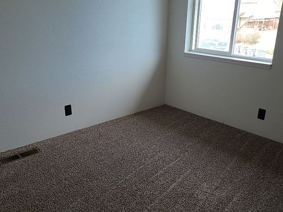 4th image of 2046 Campus Dr Unit 3