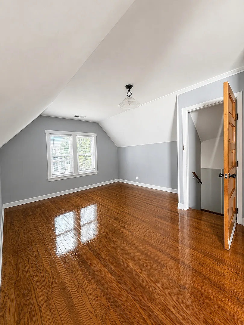 2 bed, 900 sqft, $2,300 — Photo 2