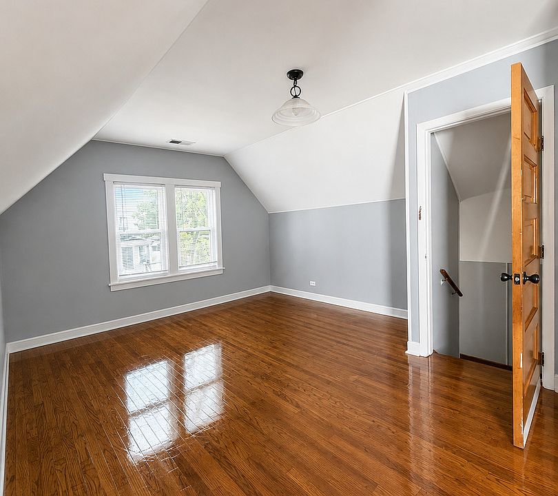 2nd image of 2730 N Whipple St #2