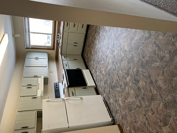 3rd image of 216 12th St NE APT 202