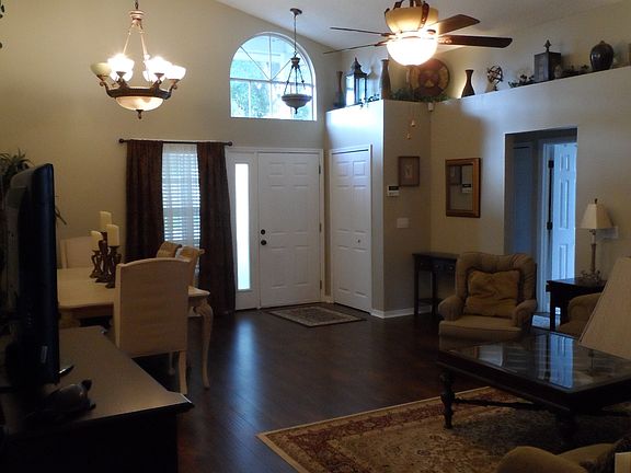 5th image of 104 N Hampton Ct