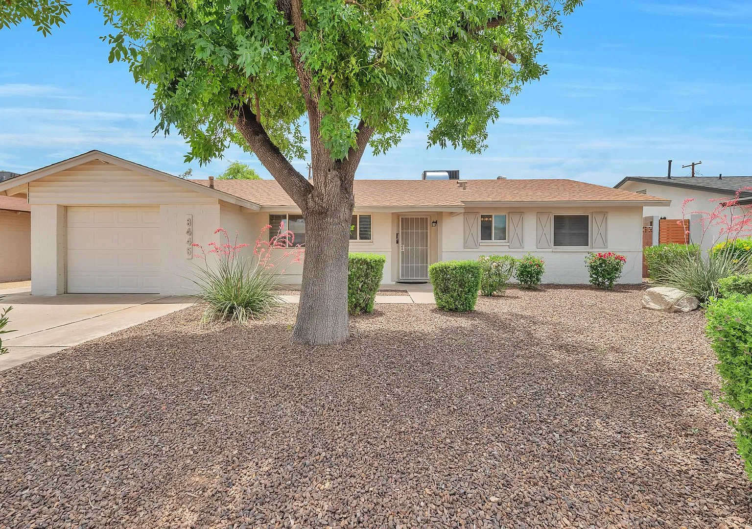 Scottsdale 3 Bedroom! 1700 sf! New Flooring and Appliances! Granite Counters! Private Grass Yard! — Photo 1