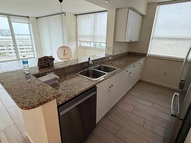 19501 W Country Club Dr #809 — Photo 2