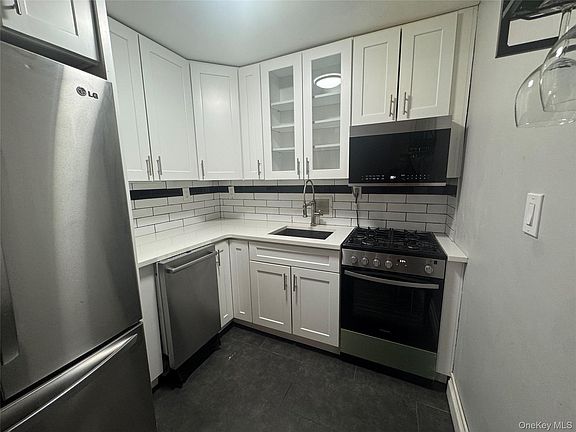 3rd image of 222 Smith St APT 3B