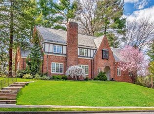 3 Fernwood Rd, West Hartford, CT 06119