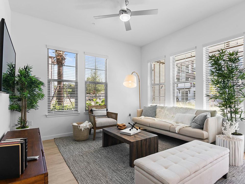 1st image of 1010 Banks St #1123