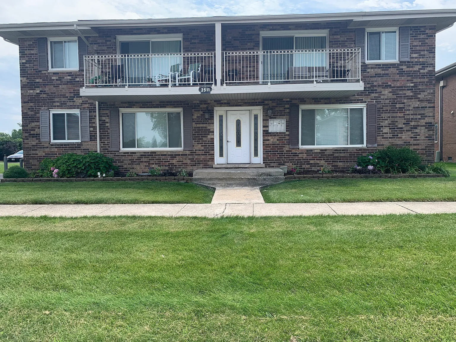 2 bed, 900 sqft, $1,575 — Photo 1