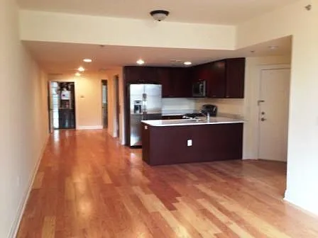 102 York St #3