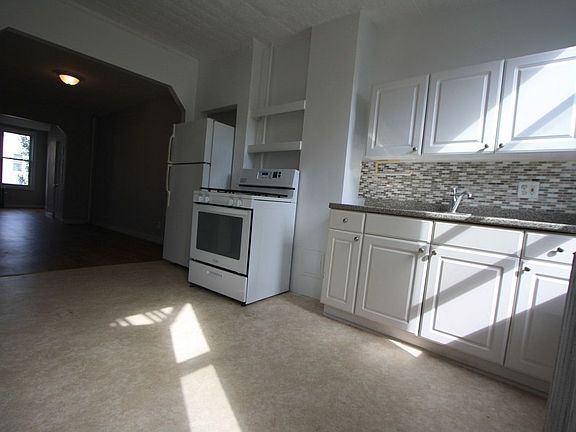 2nd image of 276 19th St APT 3