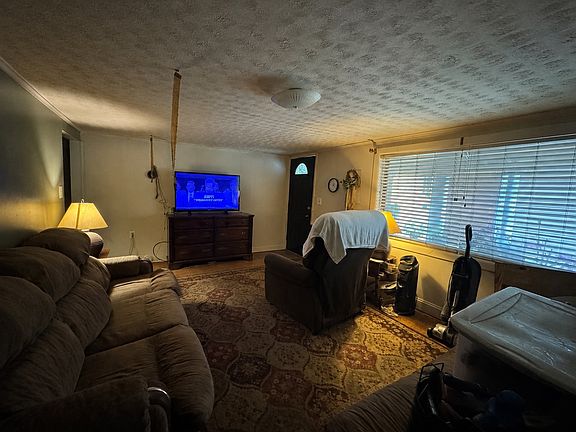 3rd image of 196 Lynch Rd