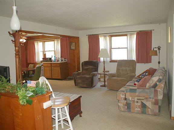 2nd image of 709 7th St SE