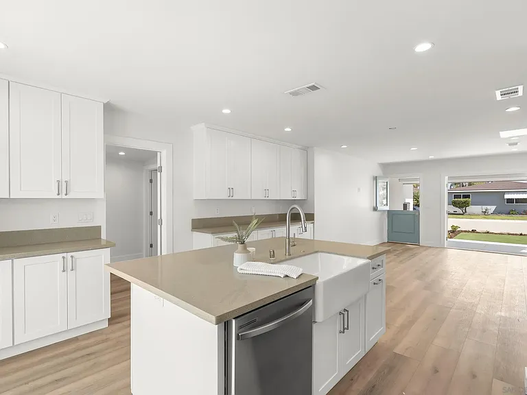 291 Ebony Ave — Photo 11