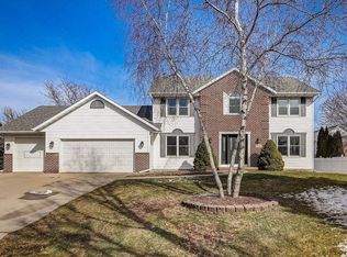 1842 Huntwick Ct, Sun Prairie, WI 53590