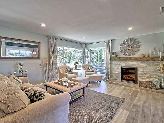 3rd image of 190 Greenview Cir