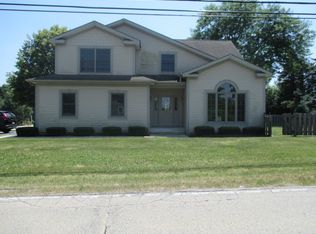 2 Hillcrest Rd, Cary, IL 60013