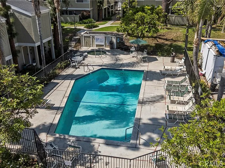 22117 Burbank Blvd #5 — Photo 38