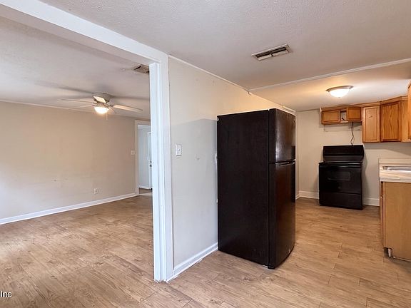 4th image of 2912 W 12TH Street