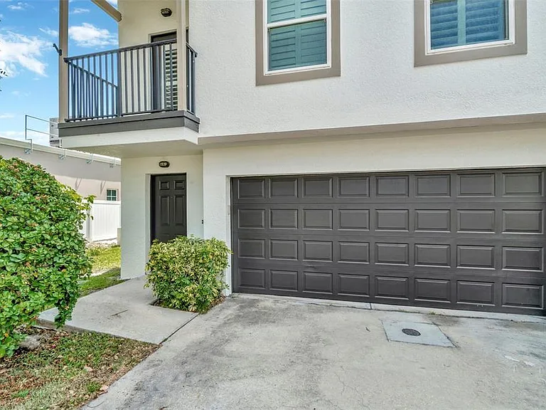 3213 Marcellus Cir — Photo 4