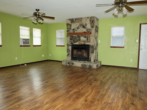 3rd image of 3420 Fairlane Ave